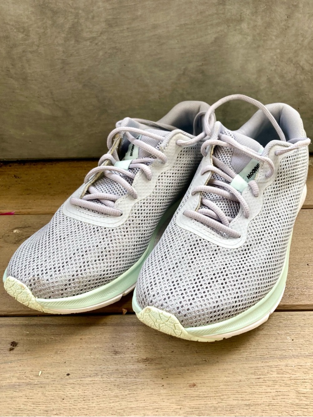 Under Armour Women's Light Gray Mesh Running Shoes w/ Mint Accents Size 9